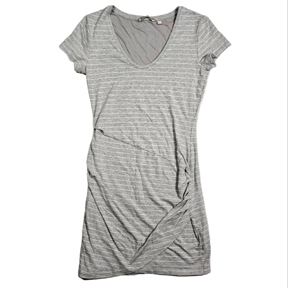 Athleta Grey Striped Fitted Midi Dress Size X Small Scoop Neck Short Sleeve - Picture 1 of 4